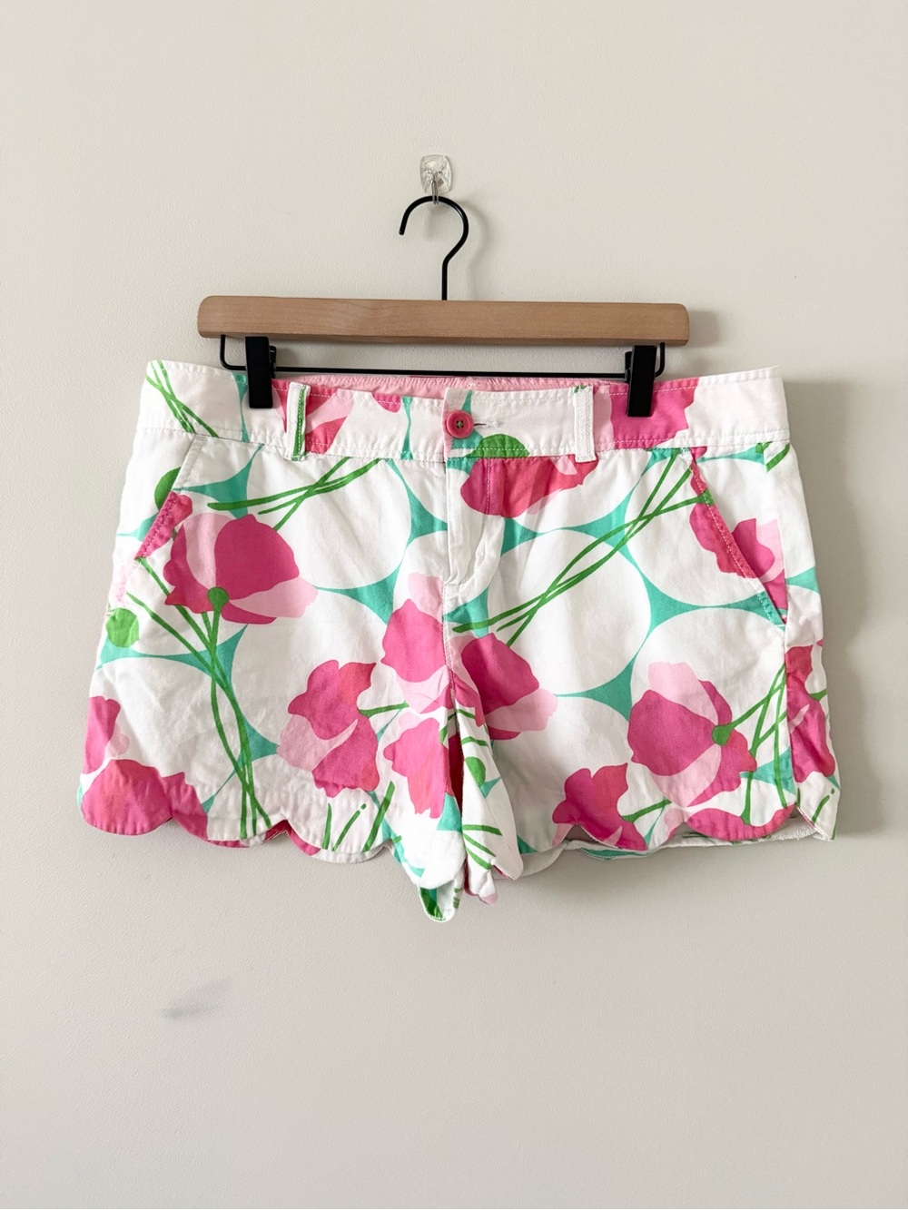 Lilly Pulitzer "Had Me A Blast" Buttercup Scalloped Shorts Size 12